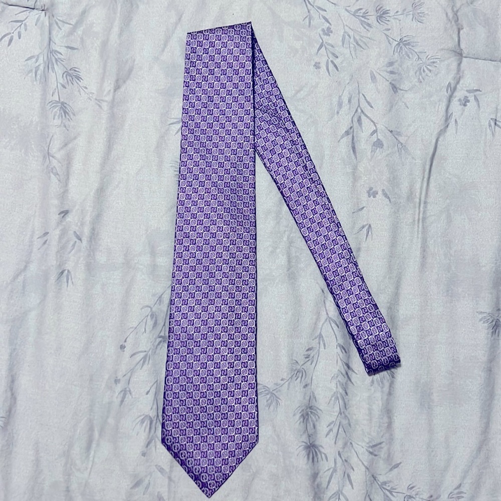 Gucci Men's Tie Italy 100% Silk Purple and silver Logo